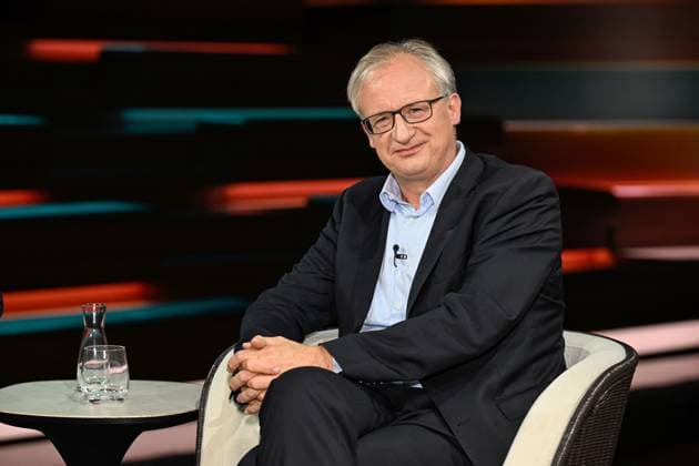Albrecht von Lucke (Politologe) 09 26 her Albrecht von Lucke am 20. September 2026 in Markus Lanz , ZDF TV Fernsehen Talkshow Talk Show Deutschland deutsch Deutscher Mann Publizist Jurist Politikwissenschaftler Journalist Journalismus german publicist political scientist journalism quer halb sitzend lächelnd
