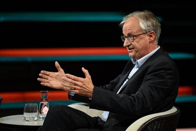 Albrecht von Lucke (Politologe) 09 26 her Albrecht von Lucke am 20. September 2026 in Markus Lanz , ZDF TV Fernsehen Talkshow Talk Show Deutschland deutsch Deutscher Mann Publizist Jurist Politikwissenschaftler Journalist Journalismus german publicist political scientist journalism quer halb sitzend sprechend gestikulierend