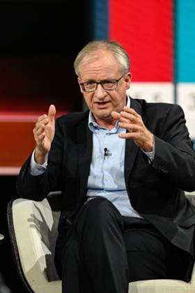 Albrecht von Lucke (Politologe) 09 26 her Albrecht von Lucke am 20. September 2026 in Markus Lanz , ZDF TV Fernsehen Talkshow Talk Show Deutschland deutsch Deutscher Mann Publizist Jurist Politikwissenschaftler Journalist Journalismus german publicist political scientist journalism hoch halb sitzend sprechend gestikulierend