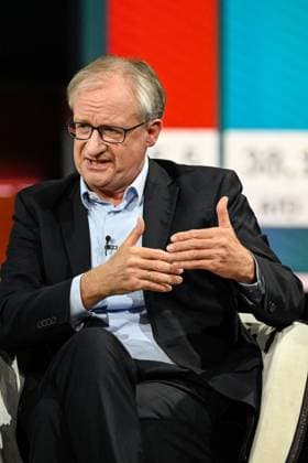 Albrecht von Lucke (Politologe) 09 26 her Albrecht von Lucke am 20. September 2026 in Markus Lanz , ZDF TV Fernsehen Talkshow Talk Show Deutschland deutsch Deutscher Mann Publizist Jurist Politikwissenschaftler Journalist Journalismus german publicist political scientist journalism hoch halb sitzend sprechend gestikulierend