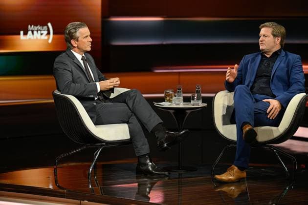 Markus Lanz (li.) mit Michael Bröcker 09 26 her Markus Lanz (li.) und Michael Bröcker am 20. September 2026 in Markus Lanz , ZDF TV Fernsehen Talkshow Talk Show Deutschland deutsch deutscher Mann Männer Table Briefings Chefredakteur german Italien italienisch italienischer italienisch-deutscher Moderator Fotografie Fotograf Journalist Journalismus Autor journalism german-italian presenter host photographer author quer ganz sitzend sprechend zuhörend gestikulierend