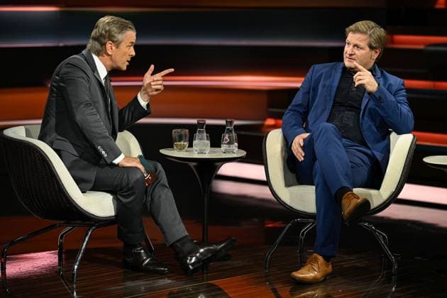 Markus Lanz (li.) mit Michael Bröcker 09 26 her Markus Lanz (li.) und Michael Bröcker am 20. September 2026 in Markus Lanz , ZDF TV Fernsehen Talkshow Talk Show Deutschland deutsch deutscher Mann Männer Table Briefings Chefredakteur german Italien italienisch italienischer italienisch-deutscher Moderator Fotografie Fotograf Journalist Journalismus Autor journalism german-italian presenter host photographer author quer ganz sitzend sprechend zuhörend gestikulierend