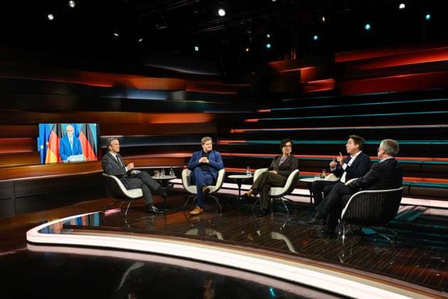 Talkrunde bei Markus Lanz , ZDF 09 26 her Markus Lanz, Michael Bröcker, Mariam Lau, Markus Feldenkirchen und Albrecht von Lucke (v. li.) am 20. September 2026 in Markus Lanz , ZDF TV Fernsehen Talkshow Talk Show Deutschland deutsch deutscher Mann Männer deutsche Frau Table Briefings Chefredakteur Journalistin Zeit Spiegel Podcaster Publizist german female publisher Italien italienisch italienischer italienisch-deutscher Moderator Fotografie Fotograf Journalist Journalismus Autor journalism german-italian presenter host photographer author quer Totale ganz sitzend sprechend zuhörend gestikulierend Friedrich Merz