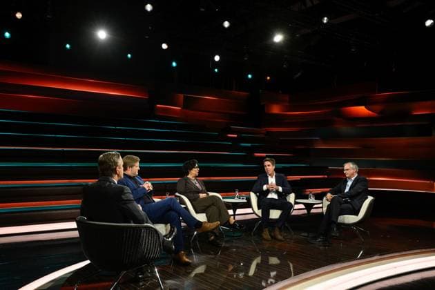 Talkrunde bei Markus Lanz , ZDF 09 26 her Markus Lanz, Michael Bröcker, Mariam Lau, Markus Feldenkirchen und Albrecht von Lucke (v. li.) am 20. September 2026 in Markus Lanz , ZDF TV Fernsehen Talkshow Talk Show Deutschland deutsch deutscher Mann Männer deutsche Frau Table Briefings Chefredakteur Journalistin Zeit Spiegel Podcaster Publizist german female publisher Italien italienisch italienischer italienisch-deutscher Moderator Fotografie Fotograf Journalist Journalismus Autor journalism german-italian presenter host photographer author quer Totale ganz sitzend sprechend zuhörend gestikulierend