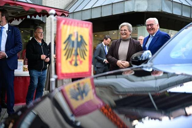 Ortszeit Bundespräsident in Hattingen ** NUR FÜR REDAKTIONELLE ZWECKE ** EDITORIAL USE ONLY **<p>Bundespräsident Frank Walter Steinmeier (SPD) geht am Dienstagmorgen, 22.09.2026, zum Auftakt seiner dreitägigen Ortszeit durch die Innenstadt von Hattingen. Begleitet wird er von Bürgermeisterin Melanie Witte-Lonsing Deutschland NRW Hattingen Copyright: MartinxMöller