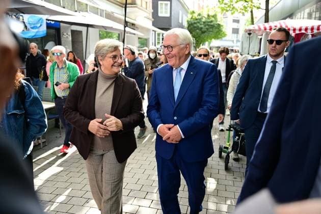 Ortszeit Bundespräsident in Hattingen ** NUR FÜR REDAKTIONELLE ZWECKE ** EDITORIAL USE ONLY **<p>Bundespräsident Frank Walter Steinmeier (SPD) geht am Dienstagmorgen, 22.09.2026, zum Auftakt seiner dreitägigen Ortszeit durch die Innenstadt von Hattingen. Begleitet wird er von Bürgermeisterin Melanie Witte-Lonsing Deutschland NRW Hattingen Copyright: MartinxMöller