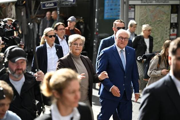 Ortszeit Bundespräsident in Hattingen ** NUR FÜR REDAKTIONELLE ZWECKE ** EDITORIAL USE ONLY **<p>Bundespräsident Frank Walter Steinmeier (SPD) geht am Dienstagmorgen, 22.09.2026, zum Auftakt seiner dreitägigen Ortszeit durch die Innenstadt von Hattingen. Begleitet wird er von Bürgermeisterin Melanie Witte-Lonsing Deutschland NRW Hattingen Copyright: MartinxMöller