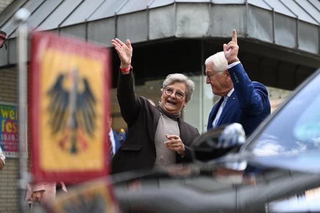 Ortszeit Bundespräsident in Hattingen ** NUR FÜR REDAKTIONELLE ZWECKE ** EDITORIAL USE ONLY **<p>Bundespräsident Frank Walter Steinmeier (SPD) geht am Dienstagmorgen, 22.09.2026, zum Auftakt seiner dreitägigen Ortszeit durch die Innenstadt von Hattingen. Begleitet wird er von Bürgermeisterin Melanie Witte-Lonsing Deutschland NRW Hattingen Copyright: MartinxMöller