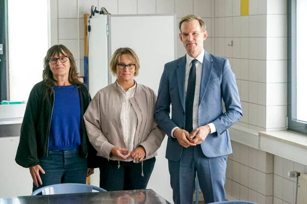 CNTV DROBINN Bundesdrogenbeauftragter Hendrik Streeck Hamburgs Sozialsenatorin Melanie Schlotzhauer und die Leiterin des Drob Inn Christine Tuegel Hamburg 21.09.2026 Besuchen das Drob Inn eine Kontakt und Beratungsstelle mit integrierten Drogenkonsumraeumen Hamburg Deutschland
