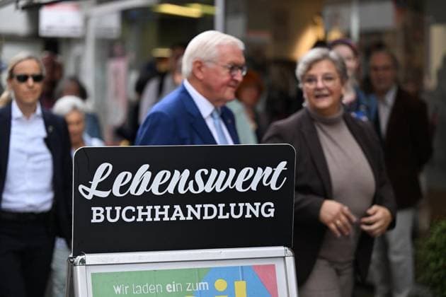 Ortszeit Bundespräsident in Hattingen ** NUR FÜR REDAKTIONELLE ZWECKE ** EDITORIAL USE ONLY **<p>Bundespräsident Frank Walter Steinmeier (SPD) geht am Dienstagmorgen, 22.09.2026, zum Auftakt seiner dreitägigen Ortszeit durch die Innenstadt von Hattingen. Begleitet wird er von Bürgermeisterin Melanie Witte-Lonsing Deutschland NRW Hattingen Copyright: MartinxMöller