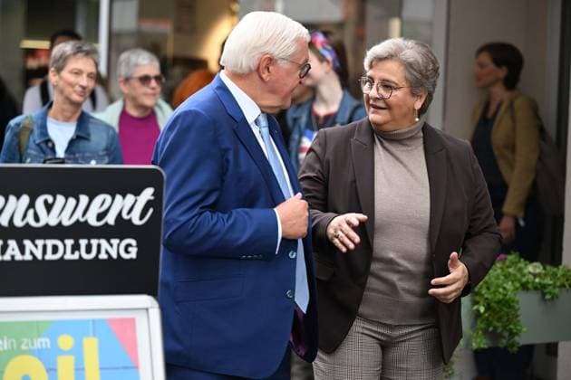 Ortszeit Bundespräsident in Hattingen ** NUR FÜR REDAKTIONELLE ZWECKE ** EDITORIAL USE ONLY **<p>Bundespräsident Frank Walter Steinmeier (SPD) geht am Dienstagmorgen, 22.09.2026, zum Auftakt seiner dreitägigen Ortszeit durch die Innenstadt von Hattingen. Begleitet wird er von Bürgermeisterin Melanie Witte-Lonsing Deutschland NRW Hattingen Copyright: MartinxMöller