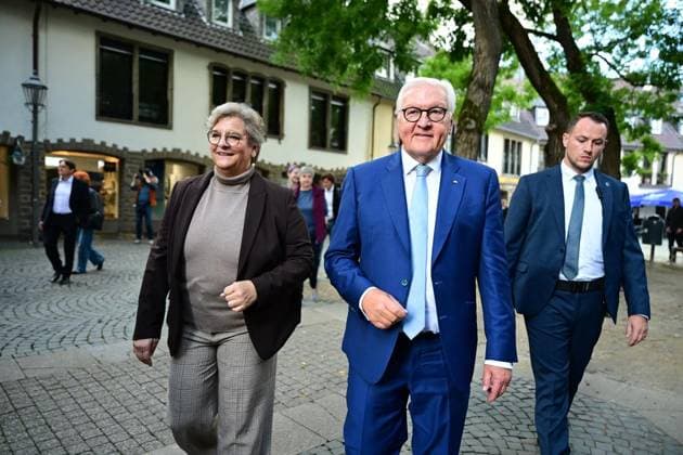 Ortszeit Bundespräsident in Hattingen ** NUR FÜR REDAKTIONELLE ZWECKE ** EDITORIAL USE ONLY **<p>Bundespräsident Frank Walter Steinmeier (SPD) geht am Dienstagmorgen, 22.09.2026, zum Auftakt seiner dreitägigen Ortszeit durch die Innenstadt von Hattingen. Begleitet wird er von Bürgermeisterin Melanie Witte-Lonsing Deutschland NRW Hattingen Copyright: MartinxMöller