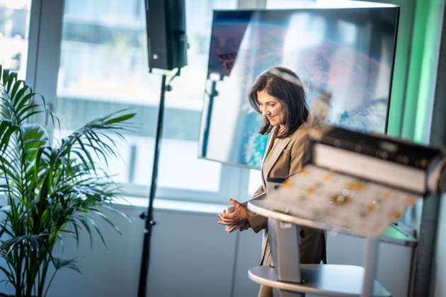 Katherina Reiche, Deutsche Bundesministerin für Wirtschaft und Energie, hält ein Grußwort anlässlich der Eröffnung des Produktionsstandorts;Eröffnung Produktionsstandort für Satelliten in Berlin - Planet Labs Germany GmbH, Berlin Berlin Deutschland Friedrich-Krause-Ufer 17a