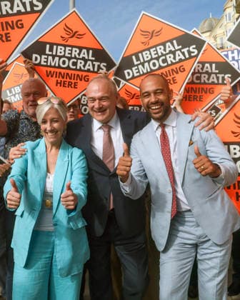 . 22 09 2026. London, United Kingdom. Lib Dem Conference Brighton Final Day. Daisy Cooper, Ed Davey & Josh Babarinde arrive for the final day of the Liberal Democrats party autumn conference at the Brighton Centre.  xMartynxWheatleyx xi-Imagesx IIM-27021-0003