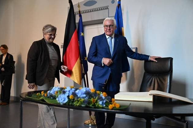 Ortszeit Bundespräsident in Hattingen ** NUR FÜR REDAKTIONELLE ZWECKE ** EDITORIAL USE ONLY **<p>Bundespräsident Frank Walter Steinmeier (SPD) geht am Dienstagmorgen, 22.09.2026, zum Auftakt seiner dreitägigen Ortszeit durch die Innenstadt von Hattingen. Begleitet wird er von Bürgermeisterin Melanie Witte-Lonsing Deutschland NRW Hattingen Copyright: MartinxMöller
