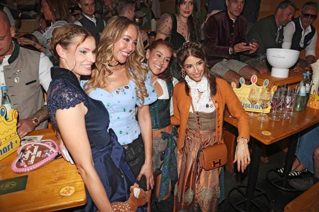 Rebecca Kunikowski, Sylvia Walker, Tiger Kirchharz und Cathy Hummels beim Cathy Hummels Wiesn Bummel auf dem 191. Oktoberfest 2026 auf der Theresienwiese. München, 21.09.2026