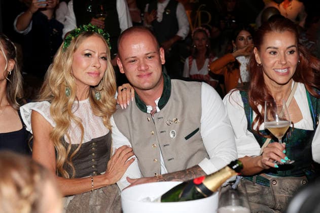 Jenny Elvers, Paul Jolig und Tiger Kirchharz beim Cathy Hummels Wiesn Bummel auf dem 191. Oktoberfest 2026 auf der Theresienwiese. München, 21.09.2026