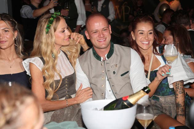 Jenny Elvers, Paul Jolig und Tiger Kirchharz beim Cathy Hummels Wiesn Bummel auf dem 191. Oktoberfest 2026 auf der Theresienwiese. München, 21.09.2026