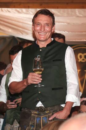 Oliver Masucci beim Cathy Hummels Wiesn Bummel auf dem 191. Oktoberfest 2026 auf der Theresienwiese. München, 21.09.2026