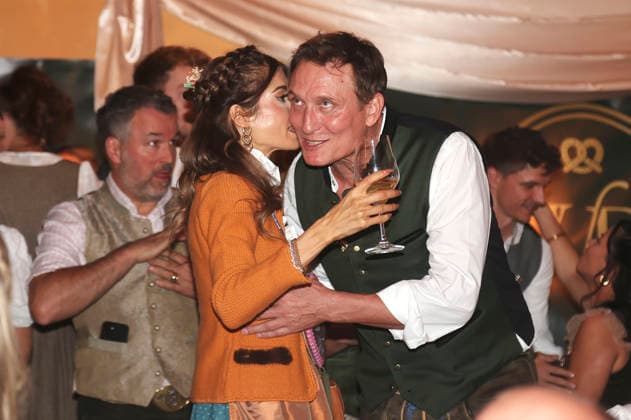Cathy Hummels und Oliver Masucci beim Cathy Hummels Wiesn Bummel auf dem 191. Oktoberfest 2026 auf der Theresienwiese. München, 21.09.2026