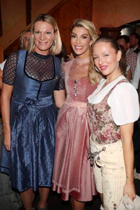 Maria Riesch, Annika Gassner und Joelina Drews beim Cathy Hummels Wiesn Bummel auf dem 191. Oktoberfest 2026 auf der Theresienwiese. München, 21.09.2026