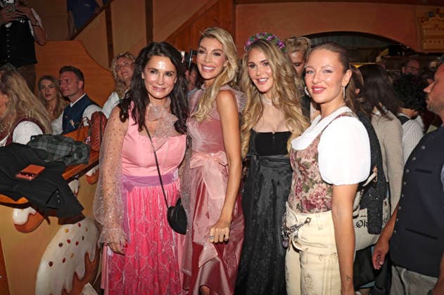 Mariella Ahrens, Annika Gassner, Julia Haupt und Joelina Drews beim Cathy Hummels Wiesn Bummel auf dem 191. Oktoberfest 2026 auf der Theresienwiese. München, 21.09.2026