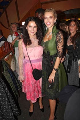 Mariella Ahrens und Verena Kerth beim Cathy Hummels Wiesn Bummel auf dem 191. Oktoberfest 2026 auf der Theresienwiese. München, 21.09.2026