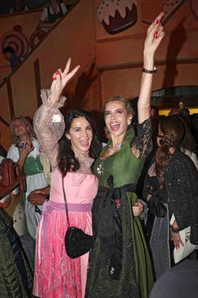 Mariella Ahrens und Verena Kerth beim Cathy Hummels Wiesn Bummel auf dem 191. Oktoberfest 2026 auf der Theresienwiese. München, 21.09.2026