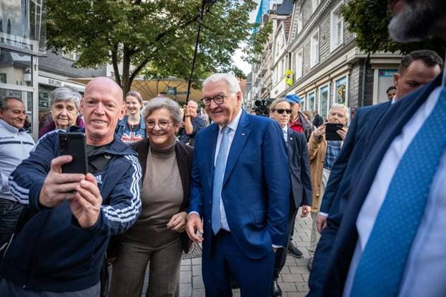 Bundespräsident Frank-Walter Steinmeier verlegt seinen Amtssitz für drei Tage nach Hattingen ** NUR FÜR REDAKTIONELLE ZWECKE ** EDITORIAL USE ONLY **<p>Bundespräsident Frank-Walter Steinmeier verlegt seinen Amtssitz für drei Tage nach Nordrhein-Westfalen. Vom 22. bis 24. September führt er seine Amtsgeschäfte von Hattingen aus. Besuch der Innenstadt mit der Bürgermeisterin von Hattingen Melanie Witte-Lonsing am Dienstag,21.September.2026, in Hattingen. Deutschland NRW Hattingen Copyright: KaixKitschenberg