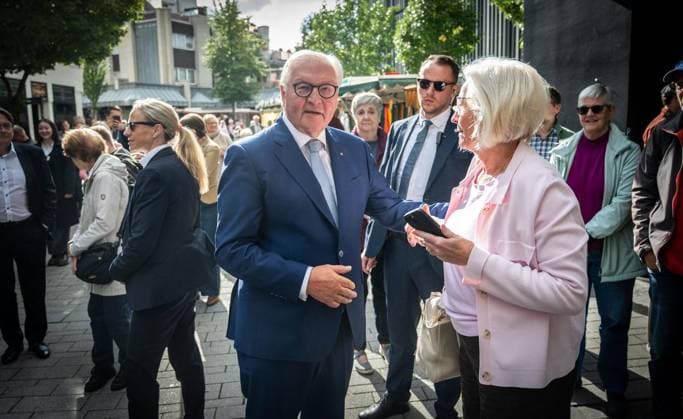 Bundespräsident Frank-Walter Steinmeier verlegt seinen Amtssitz für drei Tage nach Hattingen ** NUR FÜR REDAKTIONELLE ZWECKE ** EDITORIAL USE ONLY **<p>Bundespräsident Frank-Walter Steinmeier verlegt seinen Amtssitz für drei Tage nach Nordrhein-Westfalen. Vom 22. bis 24. September führt er seine Amtsgeschäfte von Hattingen aus. Besuch der Innenstadt mit der Bürgermeisterin von Hattingen Melanie Witte-Lonsing am Dienstag,21.September.2026, in Hattingen. Deutschland NRW Hattingen Copyright: KaixKitschenberg
