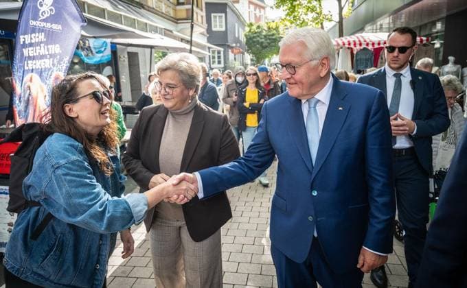Bundespräsident Frank-Walter Steinmeier verlegt seinen Amtssitz für drei Tage nach Hattingen ** NUR FÜR REDAKTIONELLE ZWECKE ** EDITORIAL USE ONLY **<p>Bundespräsident Frank-Walter Steinmeier verlegt seinen Amtssitz für drei Tage nach Nordrhein-Westfalen. Vom 22. bis 24. September führt er seine Amtsgeschäfte von Hattingen aus. Besuch der Innenstadt mit der Bürgermeisterin von Hattingen Melanie Witte-Lonsing am Dienstag,21.September.2026, in Hattingen. Deutschland NRW Hattingen Copyright: KaixKitschenberg