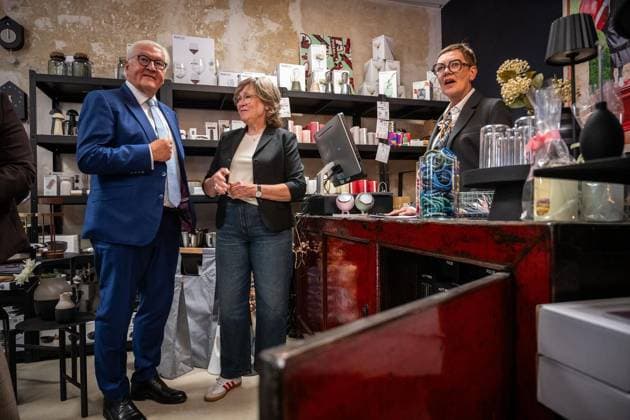 Bundespräsident Frank-Walter Steinmeier verlegt seinen Amtssitz für drei Tage nach Hattingen ** NUR FÜR REDAKTIONELLE ZWECKE ** EDITORIAL USE ONLY **<p>Bundespräsident Frank-Walter Steinmeier verlegt seinen Amtssitz für drei Tage nach Nordrhein-Westfalen. Vom 22. bis 24. September führt er seine Amtsgeschäfte von Hattingen aus. Besuch der Innenstadt mit der Bürgermeisterin von Hattingen Melanie Witte-Lonsing am Dienstag,21.September.2026, in Hattingen. Deutschland NRW Hattingen Copyright: KaixKitschenberg