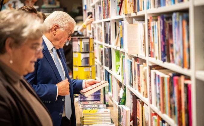 Bundespräsident Frank-Walter Steinmeier verlegt seinen Amtssitz für drei Tage nach Hattingen ** NUR FÜR REDAKTIONELLE ZWECKE ** EDITORIAL USE ONLY **<p>Bundespräsident Frank-Walter Steinmeier verlegt seinen Amtssitz für drei Tage nach Nordrhein-Westfalen. Vom 22. bis 24. September führt er seine Amtsgeschäfte von Hattingen aus. Besuch der Innenstadt mit der Bürgermeisterin von Hattingen Melanie Witte-Lonsing am Dienstag,21.September.2026, in Hattingen. Deutschland NRW Hattingen Copyright: KaixKitschenberg