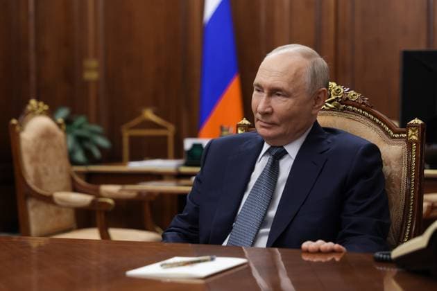 Russia Putin 9248943 22.09.2026 Russian President Vladimir Putin meets with Sberbank CEO and Chairman of the Executive Board Herman Gref at the Kremlin in Moscow, Russia. Vyacheslav Prokofiev Sputnik Moscow Russia  Copyright: xVyacheslavxProkofievx