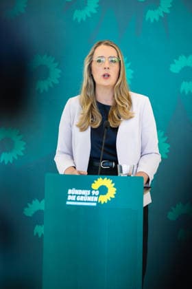 Pressestatement der Bündnis 90 Die Grünen Fraktion im Bundestag. Deutschland, Berlin am 22. September 2026: Fraktionsvorsitzender MdB Katharina Dröge spricht vor Presse und Journalisten auf der Fraktionsebene im Bundestag.