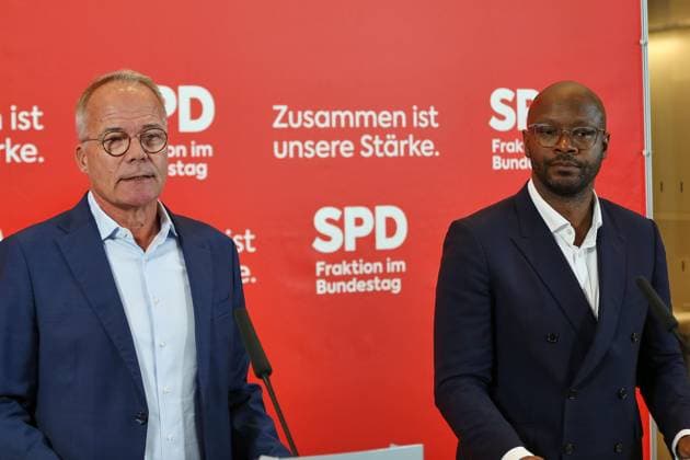 Berlin, Deutschland, 22.09.2026: Deutscher Bundestag: SPD-Fraktionssitzung: Matthias Miersch und Armand Zorn, beide SPD, geben ein Pressestatement Copyright: xdtsxNachrichtenagenturx dts_135886