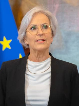 2026-09-22-Ministerrat-der Bundesregierung Bundesministerin für Justiz Anna Sporrer (SPÖ) am 22. September 2026 beim Ministerrat zum Doorstep vor und Pressefoyer danach im Bundeskanzleramt in Wien, Wien, Österreich.