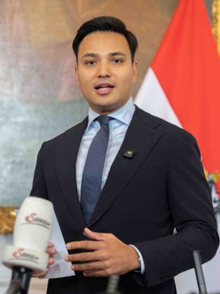 2026-09-22-Ministerrat-der Bundesregierung Abgeordneter zum Nationalrat und Klubobmann Yannick Shetty (NEOS) am 22. September 2026 beim Ministerrat zum Doorstep vor und Pressefoyer danach im Bundeskanzleramt in Wien, Wien, Österreich.