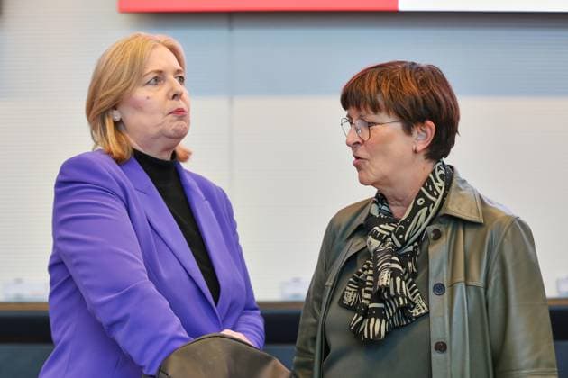Berlin, Deutschland, 22.09.2026: Deutscher Bundestag: SPD-Fraktionssitzung: Bundesministerin für Arbeit und Soziales Bärbel Bas (SPD) und Saskia Esken (SPD) Copyright: xdtsxNachrichtenagenturx dts_135915