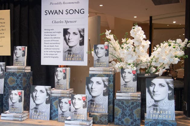 Charles Spencer, Earl Spencer s Diana Memorial Swan Song: Diana, My Sister released Today - Waterstones Piccadilly, London, UK - Tuesday 22 September 2026 A general view of Earl Spencer s (Charles Spencer) new book, a memorial of his late sister Princess Diana titled Swan Song: Diana, My Sister at Waterstones Piccadilly in London, England, UK on Tuesday 22 September, 2026 which is being released today., Credit:Justin Ng Avalon UK, England, London, Waterstones Piccadilly Copyright: xJustinxNgx xAvalonx 1137214046