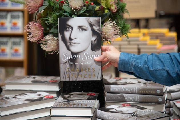 Charles Spencer, Earl Spencer s Diana Memorial Swan Song: Diana, My Sister released Today - Waterstones Piccadilly, London, UK - Tuesday 22 September 2026 A general view of Earl Spencer s (Charles Spencer) new book, a memorial of his late sister Princess Diana titled Swan Song: Diana, My Sister at Waterstones Piccadilly in London, England, UK on Tuesday 22 September, 2026 which is being released today., Credit:Justin Ng Avalon UK, England, London, Waterstones Piccadilly Copyright: xJustinxNgx xAvalonx 1137214081