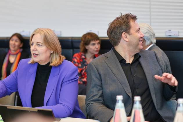 Berlin, Deutschland, 22.09.2026: Deutscher Bundestag: SPD-Fraktionssitzung: Bundesministerin für Arbeit und Soziales Bärbel Bas (SPD) und Bundesminister der Finanzen Lars Klingbeil (SPD) Copyright: xdtsxNachrichtenagenturx dts_135920