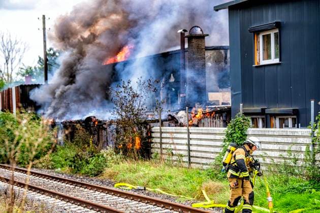 Gewerbebrand in Rheinberg ** NUR FÜR REDAKTIONELLE ZWECKE ** EDITORIAL USE ONLY **<p>Eine Halle Brandt am 22.9.2026 in Rheinberg. Irgendwelche Stoffe haben sich dort chemisch zersetzt. Foto : Arnulf Stoffel Funke Foto Services < p> Buntes Deutschland NRW Rheinberg Copyright: ArnulfxStoffel