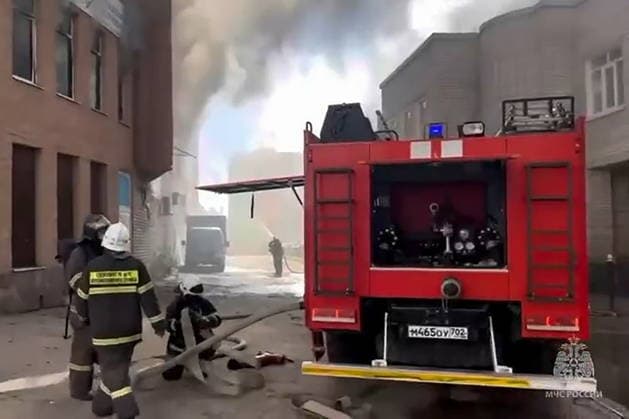 RUSSIA, STERLITAMAK - SEPTEMBER 22, 2026: Emergency workers battle a fire at the Solnechny shopping centre. Video grab. Best possible quality. Ministry of Emergency Situations TASS  98135308