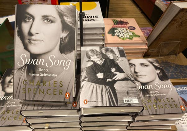 22.09.2026, Deutschland, NRW, Literatur, Bücher, Personen der Zeitgeschichte, Neuerscheinung Buch Swan Song - Diana, meine Schwester - eine Schilderung über das Leben von Prinzessin Diana, erzählt von ihrem jüngeren Bruder Charles Spencer, Penguin Verlag, Deutschland Copyright: xD.xKerlekin SnowfieldxPhotographyx SF220926DianaD3