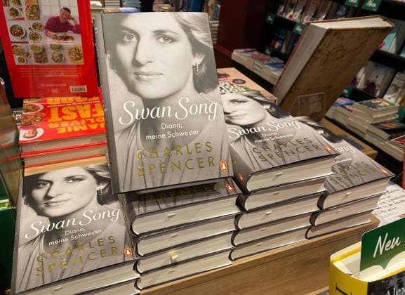 22.09.2026, Deutschland, NRW, Literatur, Bücher, Personen der Zeitgeschichte, Neuerscheinung Buch Swan Song - Diana, meine Schwester - eine Schilderung über das Leben von Prinzessin Diana, erzählt von ihrem jüngeren Bruder Charles Spencer, Penguin Verlag, Deutschland Copyright: xD.xKerlekin SnowfieldxPhotographyx SF220926DianaD5