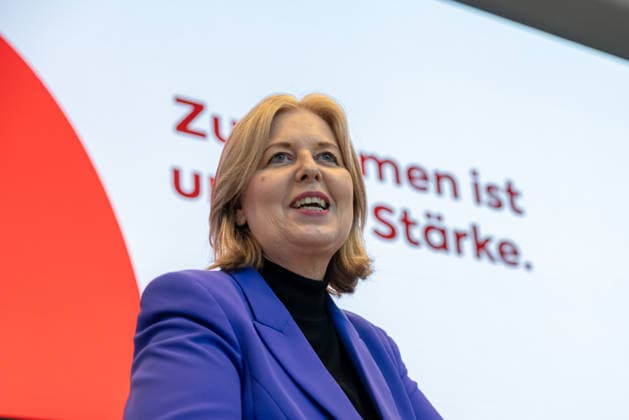 SPD Fraktion im Bundestag. Deutschland, Berlin am 22. September 2026: Bärbel Bas (SPD) in dem Saal der SPD Fraktion im Bundestag. Im Hintergrund die Schrift auf eine Anzeige Zusammen ist unsere Stärke .