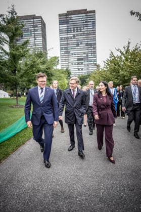 Reise des Bundesministers des Auswaertigen Johann Wadephul nach New York zur Teilnahme an der UN Generalversammlung. Treffen mit Reem Alabali-Radovan Bundesministerin fuer wirtschaftliche Zusammenarbeit und Entwicklung und Bundesumweltminister Carsten Schneider. 22.09.2026. Fotografiert im Auftrag des Auswaertigen Amtes. New York City New York Copyright: xDominikxButzmannx