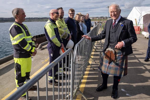 King Charles III visit to Peterhead King Charles III during a visit to Peterhead Port, Aberdeenshire, to meet organisations involved in the area s local energy ecosystem, which is helping to drive the UK s transition to clean and renewable energy. Picture date: Tuesday September 22, 2026., Credit:Jane Barlow PA ROTA - B68 Avalon UK, Peterhead  Copyright: xJanexBarlowx xPAxROTAx-xB68x xAvalonx 1137226139