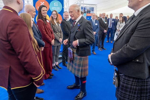 King Charles III visit to Peterhead King Charles III during a visit to Peterhead Port, Aberdeenshire, to meet organisations involved in the area s local energy ecosystem, which is helping to drive the UK s transition to clean and renewable energy. Picture date: Tuesday September 22, 2026., Credit:Jane Barlow PA ROTA - B68 Avalon UK, Peterhead  Copyright: xJanexBarlowx xPAxROTAx-xB68x xAvalonx 1137226148